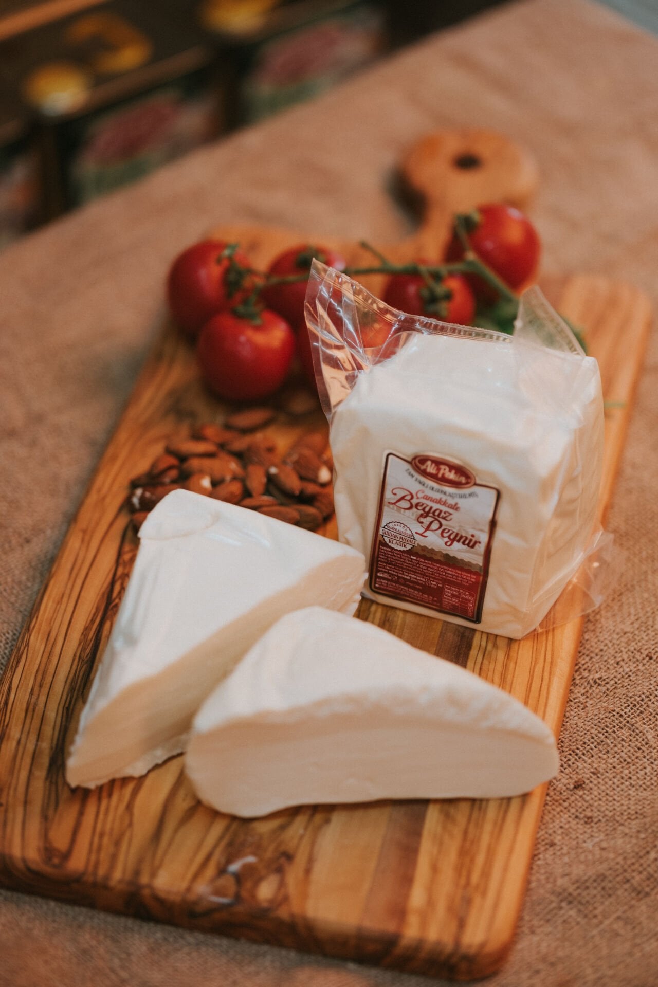 Yumuşak Tam Yağlı İnek Peyniri 700 Gr (Sürülebilir Kıvam)